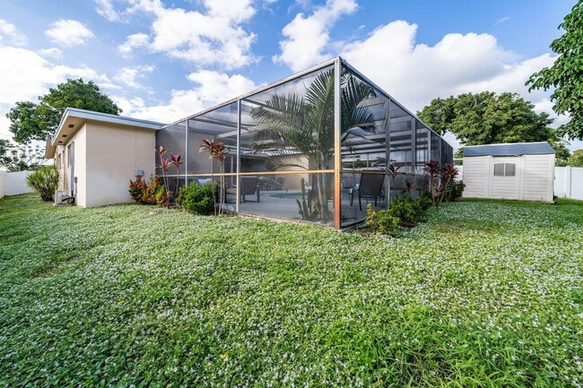 Building Photo - 2101 N 52nd Ave