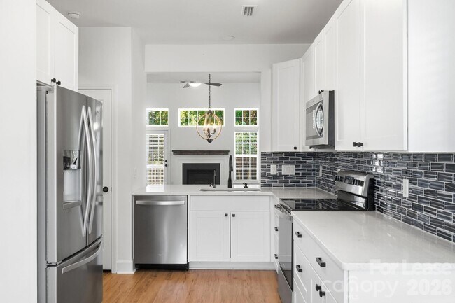 Building Photo - 4084 Holly Villa Cir