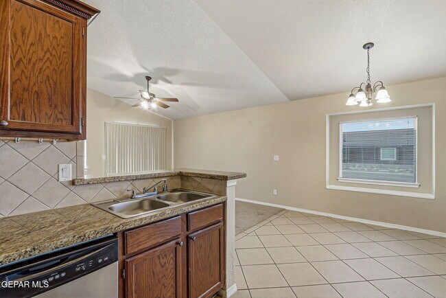 Building Photo - 732 Desert Sage Dr