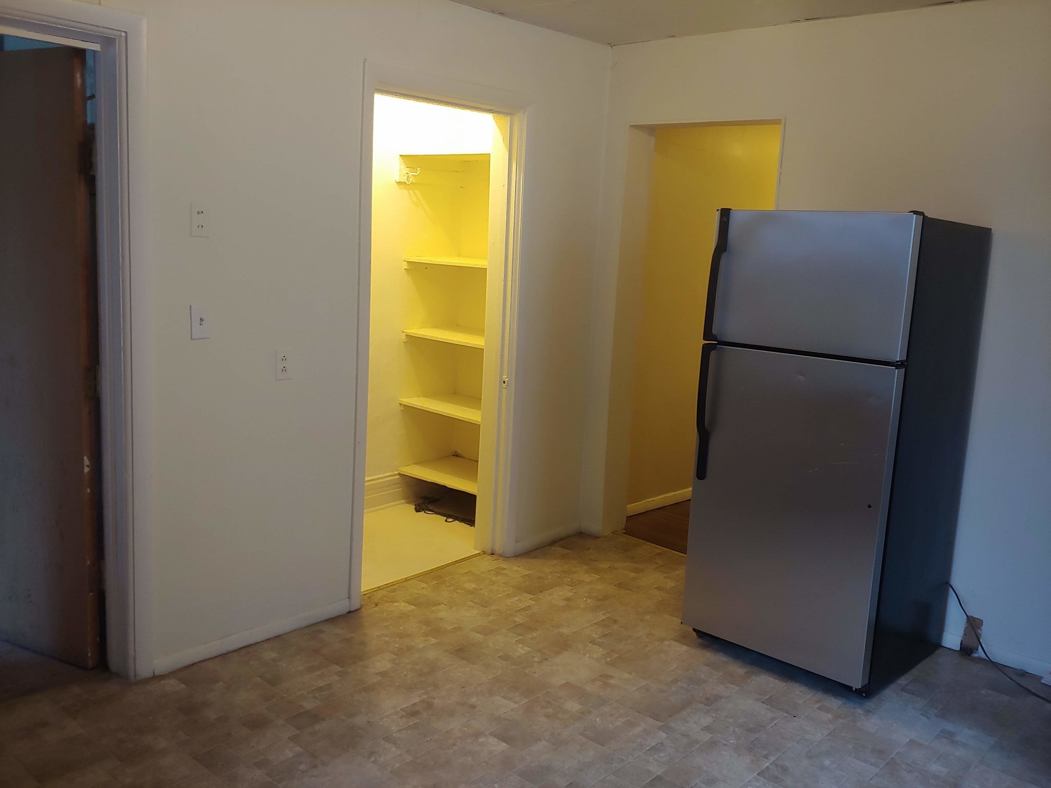 Building Photo - 1549 Kemble St