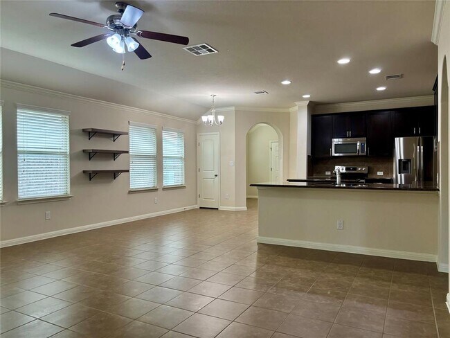 Building Photo - 909 Coulee Dr