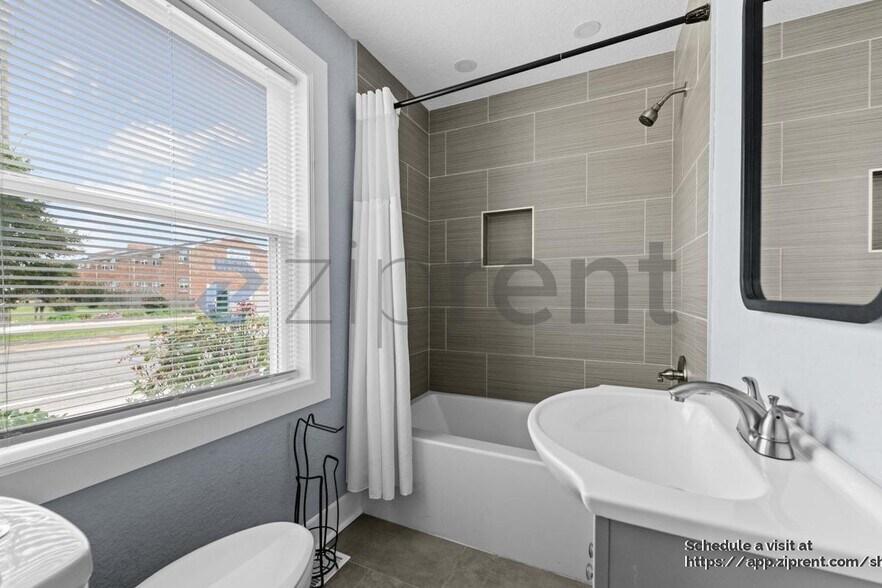 Building Photo - 965 W Ocean View Ave