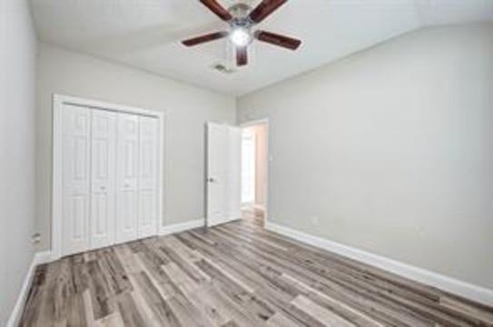 Building Photo - 6802 Glenray Dr