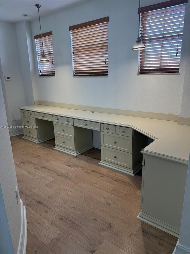 Building Photo - 15530 SW 26th Terrace