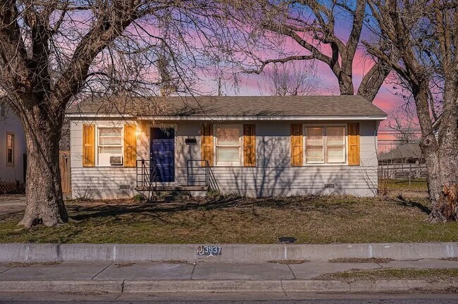 Building Photo - Cozy 3BD/1BTH Home Conveniently Located near I-240 & I-44