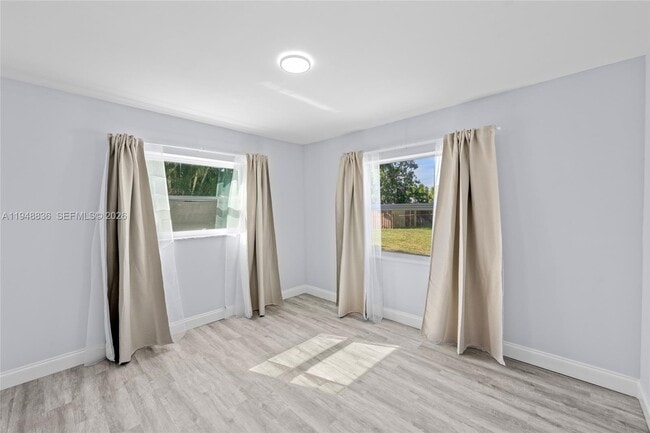 Building Photo - 1720 SW 13th St