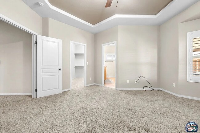 Building Photo - 2751 Sandalwood Dr