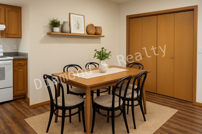 Building Photo - Cute and Clean 3 Bedroom Home Available!