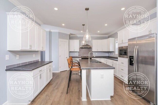 Building Photo - 481 Montgomery Rd