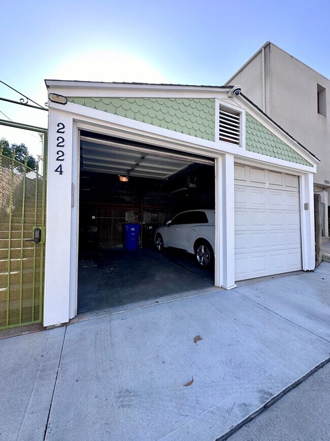 Building Photo - Third Avenue Duplex