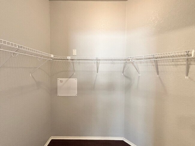 Building Photo - Beautiful One Story Home