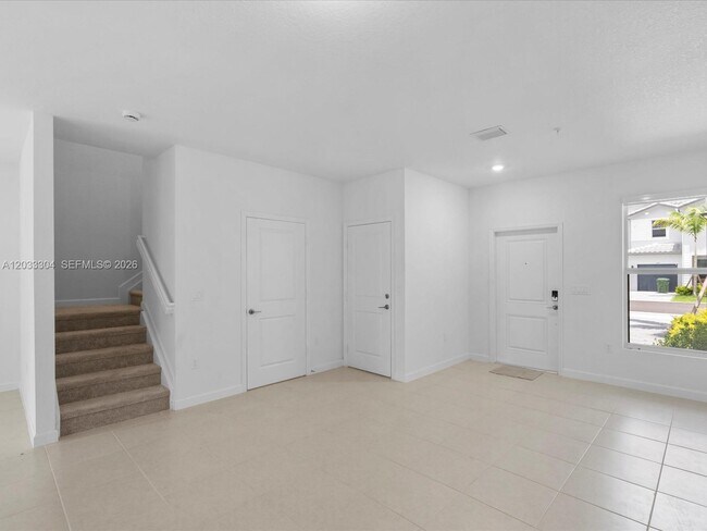 Building Photo - 106 SW 184th Ave