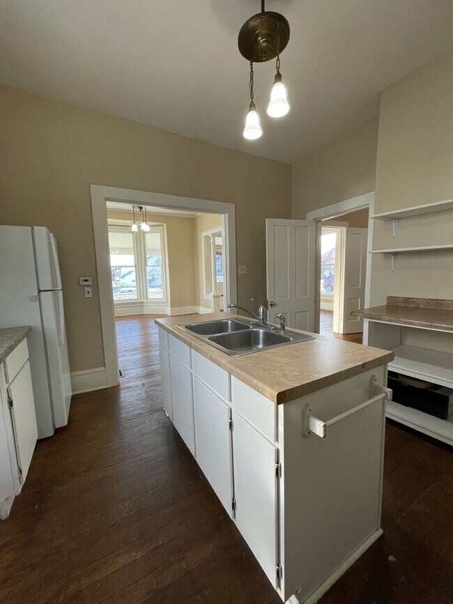 Building Photo - 1113 Constitution St