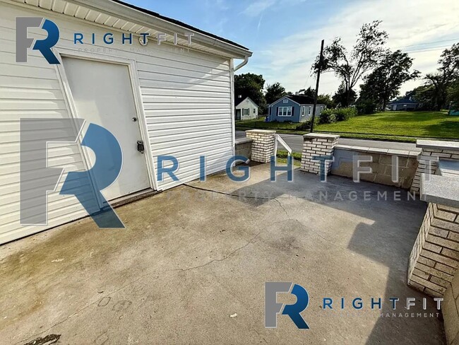 Building Photo - Cottage with a large porch