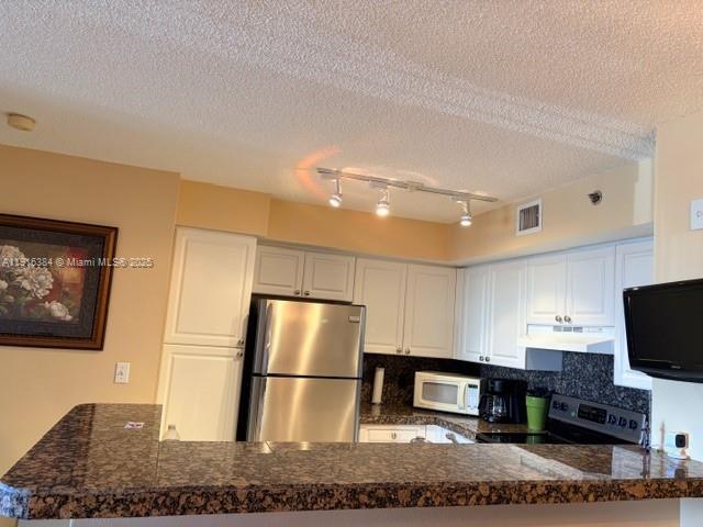 Building Photo - 19501 E Country Club Dr