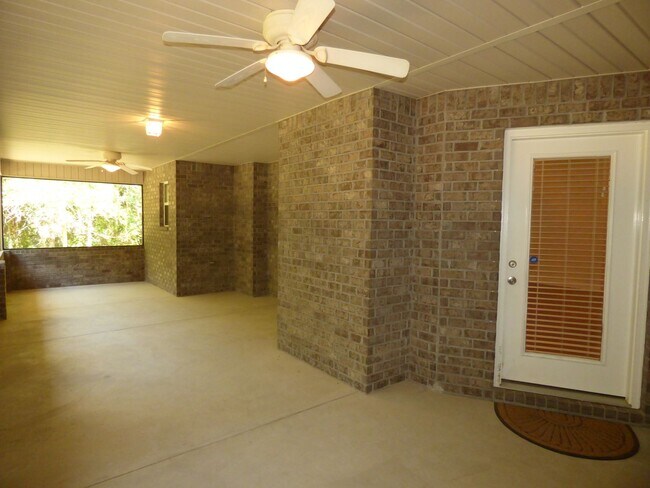 Building Photo - Custom-Built 3-Bedroom Home