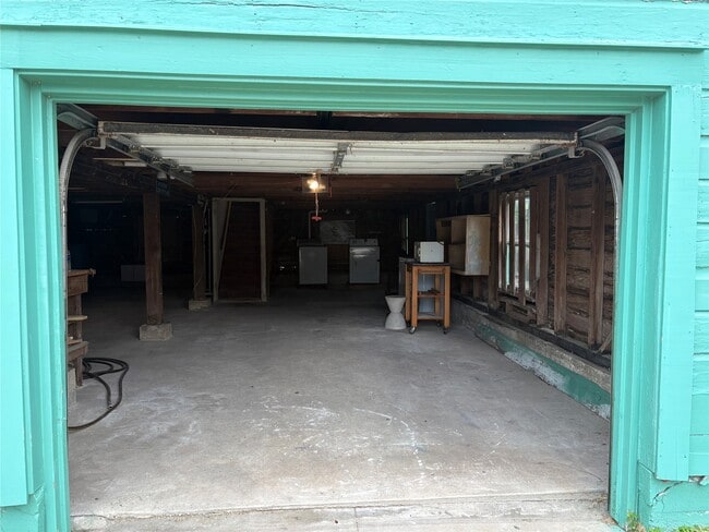 Building Photo - 2011 33rd St