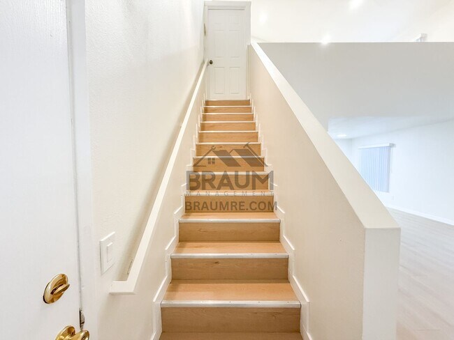 Building Photo - 5245 Riverton Ave