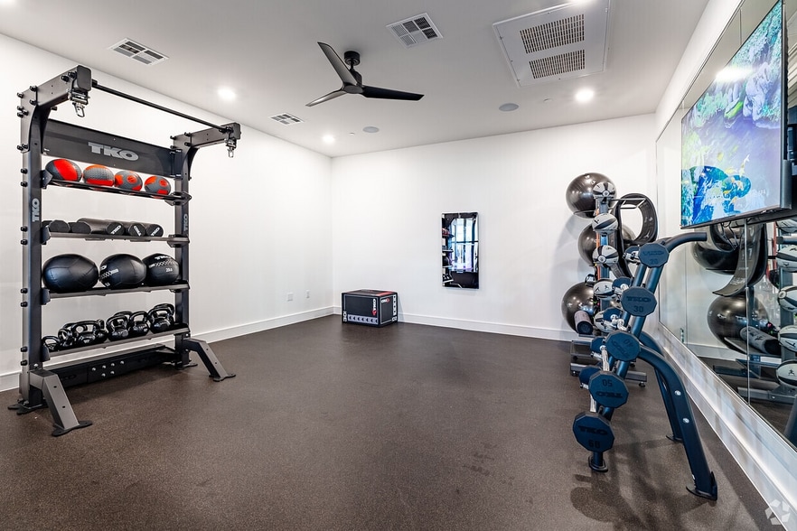 Building Photo - 1010 Springdale Rd