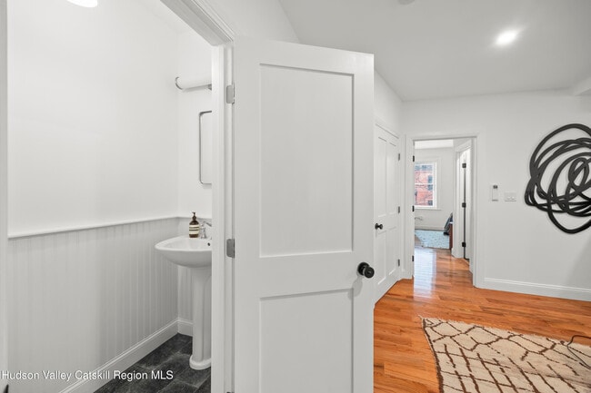 Building Photo - 417 Warren St