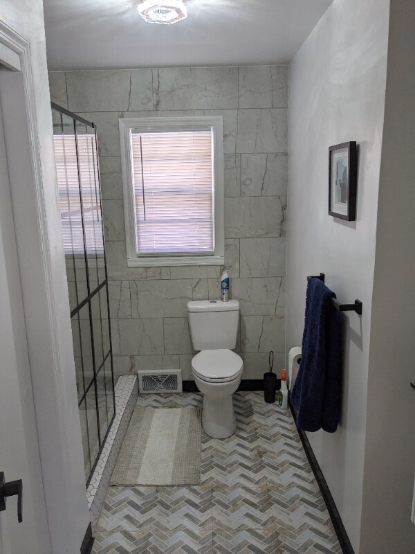 Building Photo - 1218 Greenwood Dr