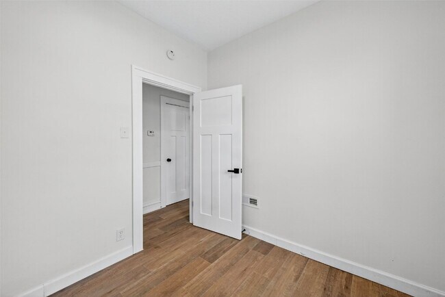 Building Photo - 5803 S Kings Highway Blvd