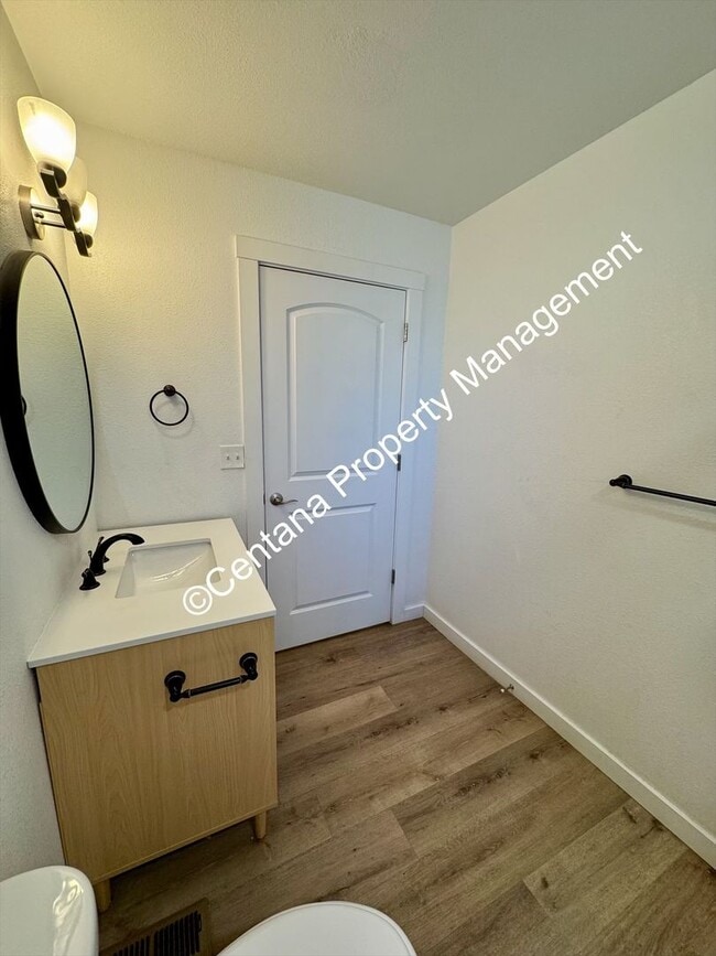 Building Photo - 722 S Montana St