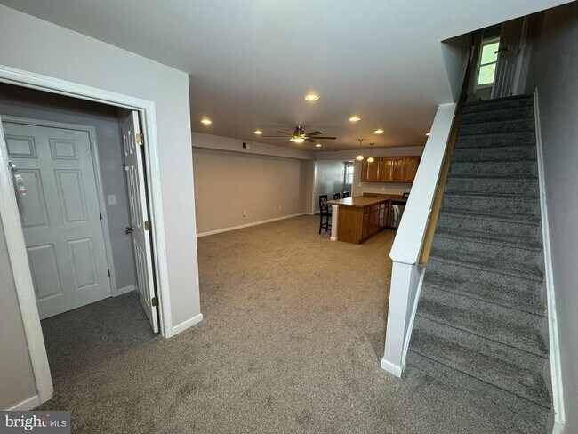 Building Photo - 832 Woodchuck Ln