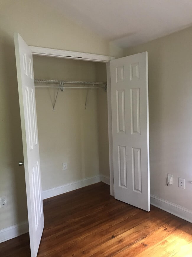 Building Photo - 1529 Thomas Ave