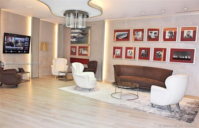 Building Photo - 1000 Brickell Plaza