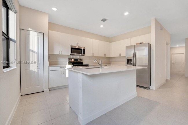 Building Photo - 11918 SW 245 Ter