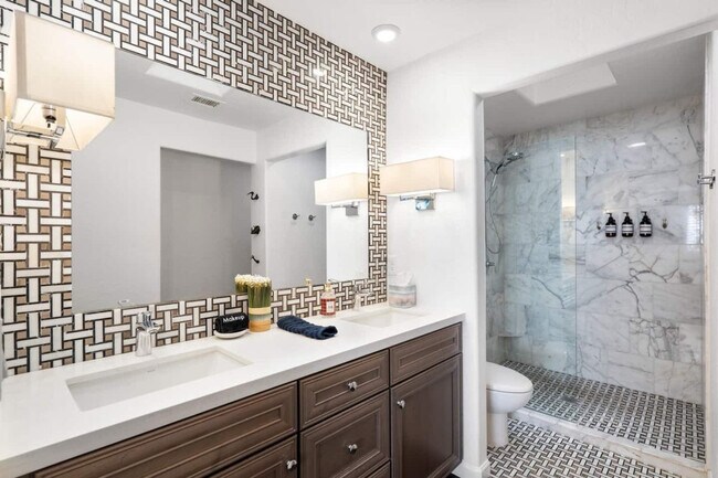 Building Photo - 7950 E Starlight Way