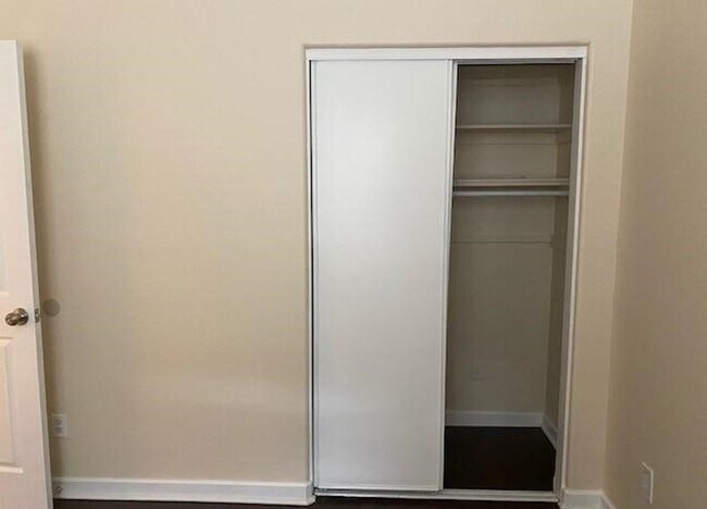 Building Photo - CLEAN ~ TURNKEY ~ SINGLE STORY ~ 4 BEDROOM / 2 BATH