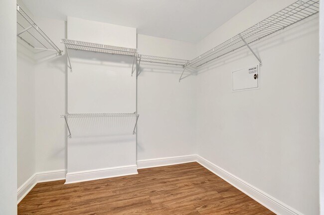 Building Photo - 610 Clematis St