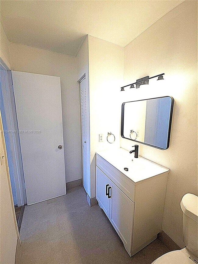 Building Photo - 7423 SW 152nd Ave