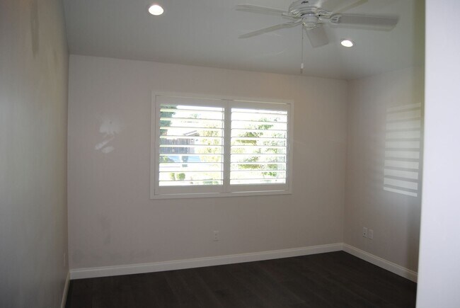 Building Photo - 7112 Darrin Ave