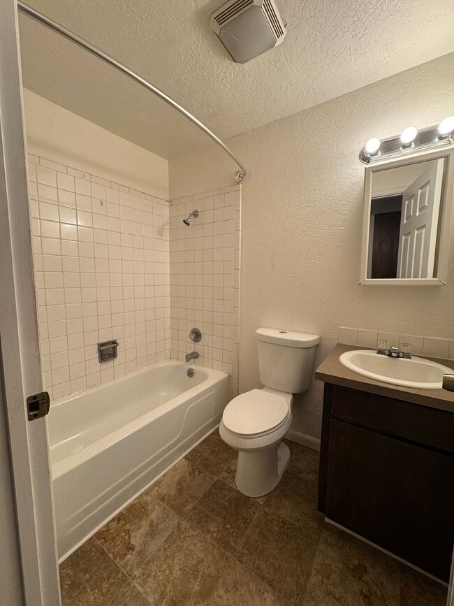 Building Photo - 119 E Borah Ave