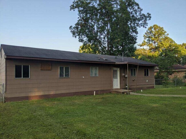 Building Photo - 1609 Shepherd Rd