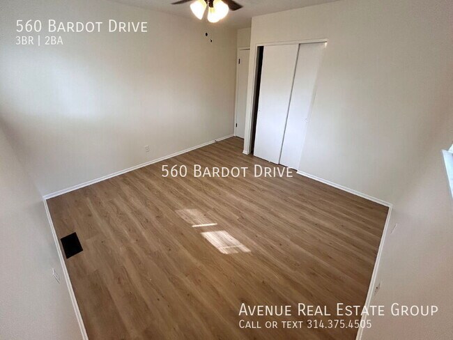 Building Photo - 560 Bardot Dr