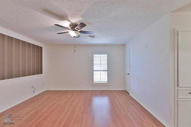 Building Photo - Chimney Rock Duplex