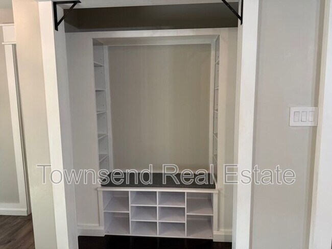 Building Photo - 83 Kotata Ave