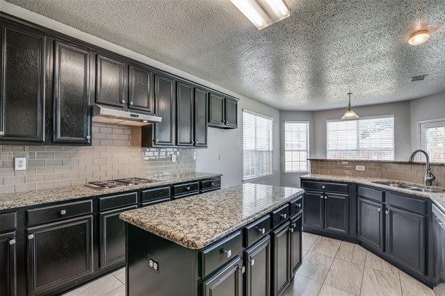 Building Photo - 1520 Eaglepoint Dr