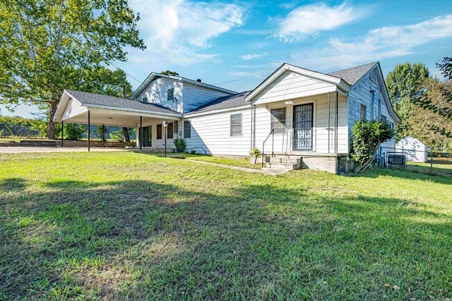 Building Photo - 917 N East St