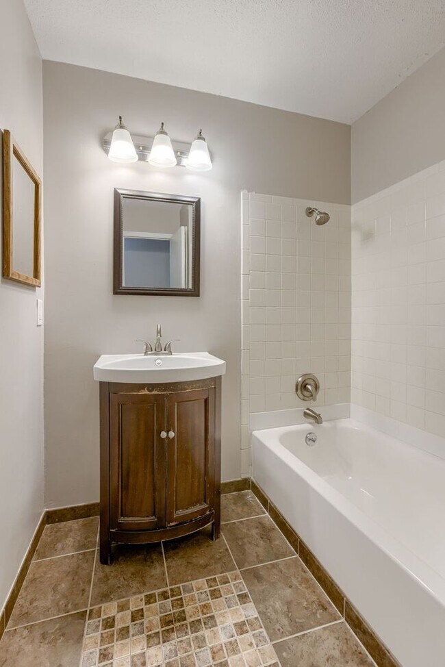 Building Photo - Spacious Split Entry with 2-Car Garage & Finished Basement!!