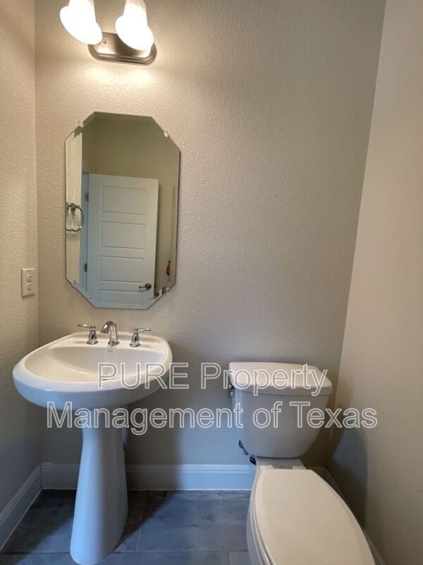 Building Photo - 716 Expedition Way