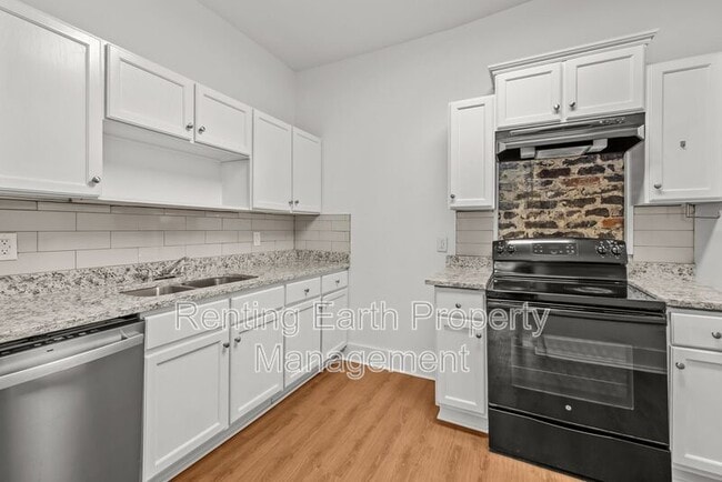 Building Photo - 609 34th St S