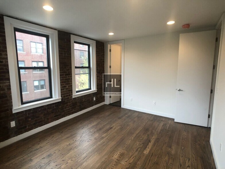 Building Photo - RIVERSIDE DRIVE / Spacious Riverside Drive...