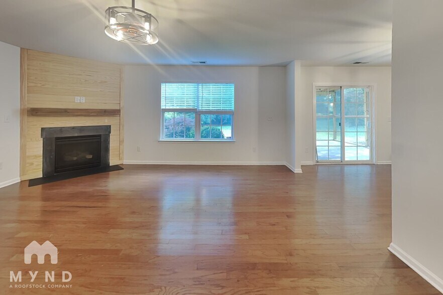 Building Photo - 1858 Woodstone Dr