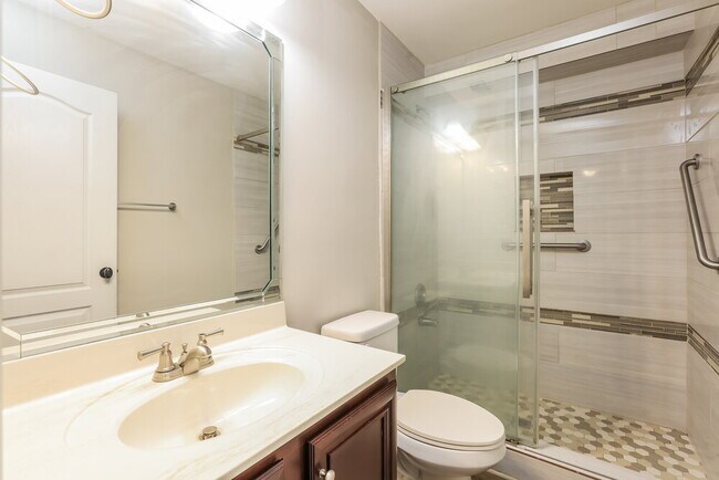 Building Photo - 303 Surrey Ct