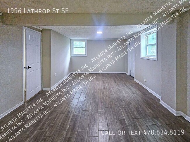 Building Photo - 1996 Lathrop St SE